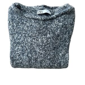 Zara Black Crew Neck Sweater with Relaxed Fit